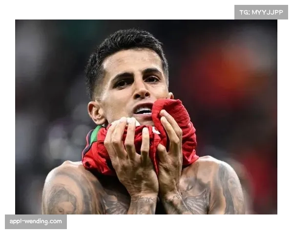 孔德坎塞洛边后卫套边 巴萨边路进攻大幅前插策略